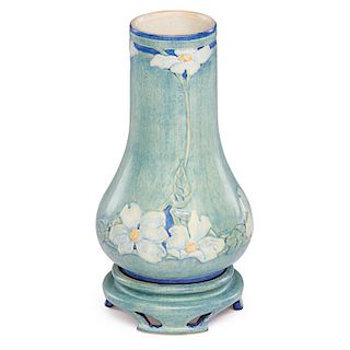 NEWCOMB COLLEGE Fine Transitional vase on stand
