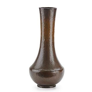 JAUCHEN'S Tall vase