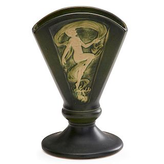 ROSEVILLE Green Rosecraft 8" Nude Panel vase