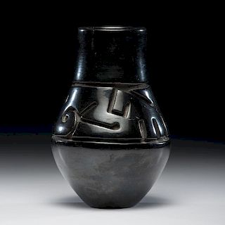 Margaret Tafoya (Santa Clara, 1904-2001) Blackware Pottery Vase