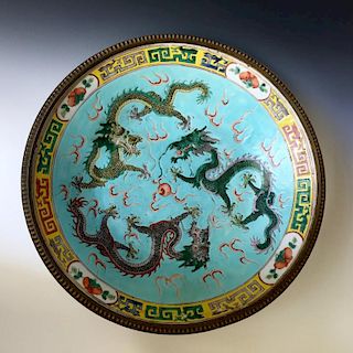 A CHINESE ANTIQUE FAMILLE ROSE PORCELAIN DRAGAN PLATE, 19C