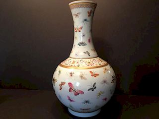 ANTIQUE CHINESE "100 Butterflies" VASE, Guangxu Mark and Period. 16" H