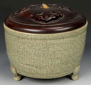 Chinese Lidded Tripod Porcelain Censer