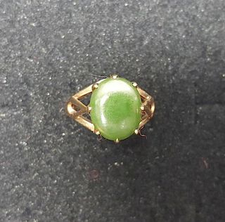 9k Gold w/ Green Stone Ring