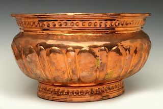 A NICE LARGE 19TH C HAND HAMMERED COPPER JARDINIERE