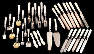 A COLLECTION OF PEARL HANDLE FLATWARE