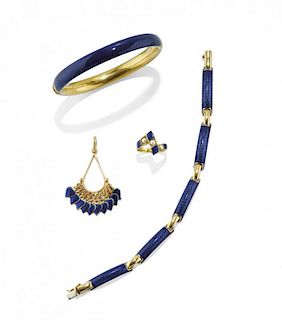 LOT IN YELLOW GOLD AND BLUE ENAMEL