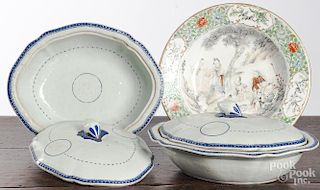 Pair of Chinese export porcelains