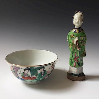 A SET OF CHINESE ANTIQUE FAMILLE ROSE PORCELAIN BOLW AND FIGURE