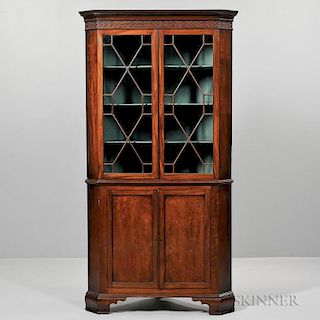 George III Mahogany Corner Cupboard, England, late 18th century, stepped cornice accented by fretwork over upper case with si