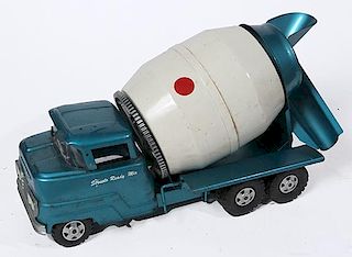 Structo concrete truck nice original paint, fine condition, still retains its windshield wipers. 6.5 on a 10 scale, o.l.16"