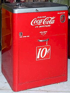 Coca-Cola machine Vendo 823E restored