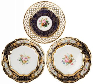 A SET OF THREE RUSSIAN IMPERIAL PORCELAIN PLATES, IMPERIAL PORCELAIN MANUFACTORY, ST. PETERSBURG