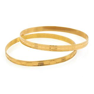 18k Yellow gold set of two bangles.