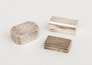 GEORGE III ENGRAVED SILVER CHAMFERED RECTANGULAR SNUFF BOX, A GEORGE III ENGINE-ENGRAVED VINAIGRETTE AND A MODERN CONTINENTAL