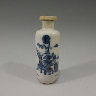 ANTIQUE CHINESE BLUE WHITE SNUFF BOTTLE - 19TH CENTURY