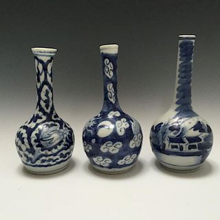 THREE OF CHINESE ANTIQUE BLUE AND WHITE PORCELAIN BOTTLE VASES,18C.