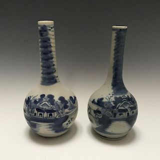 A PAIR CHINESE ANTIQUE BLUE AND WHITE PORCELAIN  VASES