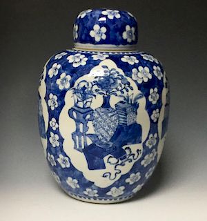 CHINESE ANTIQUE BLUE AND WHITE JAR,19C.