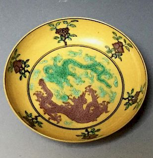 A YELLOW-GROUND GREEN AND AUBERGINE-ENAMEL DRAGON DISH, QIANLONG MARKED.