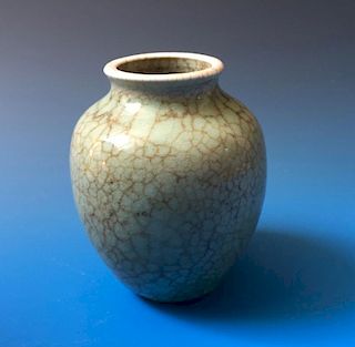 CHINESE ANTIQUE  PORCELAIN WATER POT.