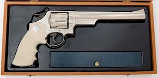 *Smith & Wesson Model 57 with 8" Barrel and in Walnut Case