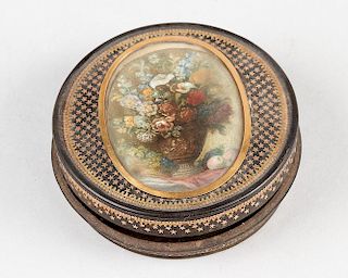 A round French power or snuff box