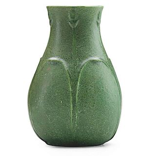 GRUEBY Corseted vase with leaves
