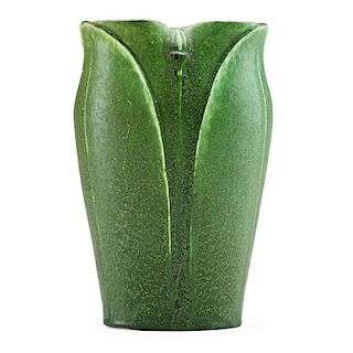 GRUEBY Lobed vase with leave and buds