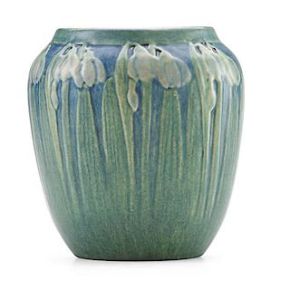NEWCOMB COLLEGE Transitional vase