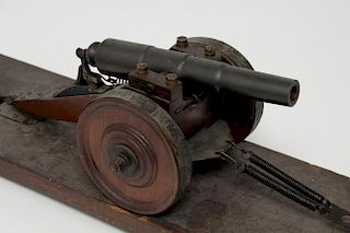 Tabletop Model Artillery Gun on Caisson, Militaria