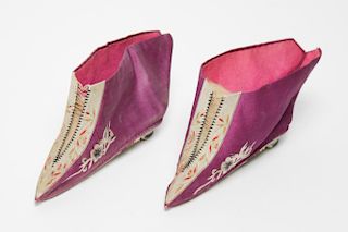 Chinese Antique Silk-Embroidered Lotus Shoes
