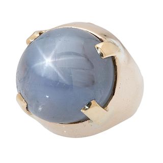Star Sapphire Ring in 18 Karat Yellow Gold