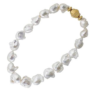 BAROQUE PEARL & YELLOW GOLD NECKLACE