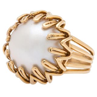 Mabe Pearl Ring in 18 Karat Yellow Gold
