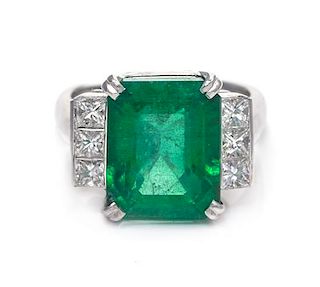 A White Gold, Emerald and Diamond Ring, 7.00 dwts