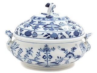 A Blue and White Meissen Porcelain Covered Tureen