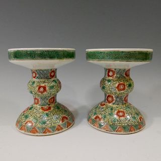 PAIR CHINESE ANTIQUE FAMILLE ROSE PORCELAIN CANDLESTICK HOLDER - 19TH CENTURY