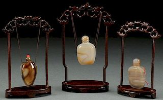 GROUP OF THREE CHINESE CARVED AGATE SNUFF BOTTLE
