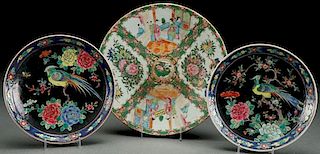 A THREE PIECE GROUP OF ORIENTAL PORCELAIN, 19TH C
