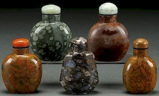 A GROUP OF FIVE CHINESE CARVED JASPER AGATE SNUFF