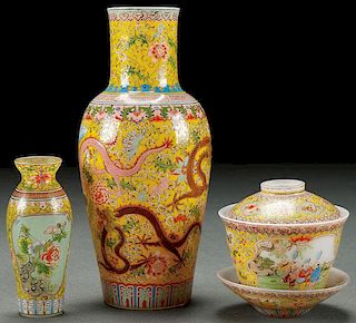 A FIVE PIECE GROUP OF CHINESE ENAMELED GLASSWARE
