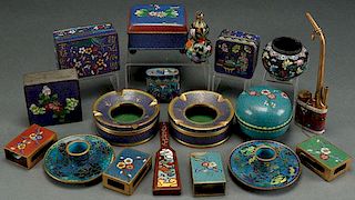 AN 18 PIECE GROUP OF VINTAGE CHINESE ENAMELED