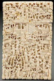 A VERY FINE CHINESE EXPORT CARVED IVORY CARD CASE