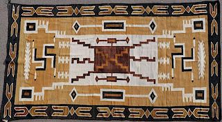 A LARGE NAVAJO RUG, 2ND HALF OF 20TH CENTURY