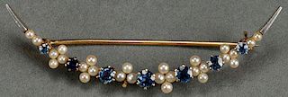 A FINE 14K YELLOW GOLD, PEARL, AND SAPPHIRE BAR