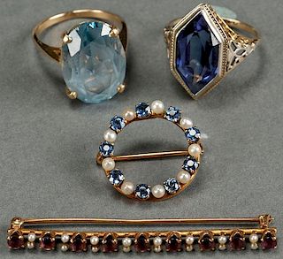 A FOUR PIECE GROUP OF GOLD JEWELRY