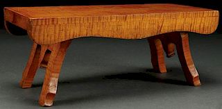 AN EARLY AMERICAN TIGER MAPLE BENCH MODEL, 19TH C