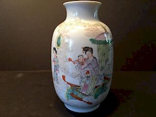 A Fine Chinese famille rose vase, early 20th C, Republic