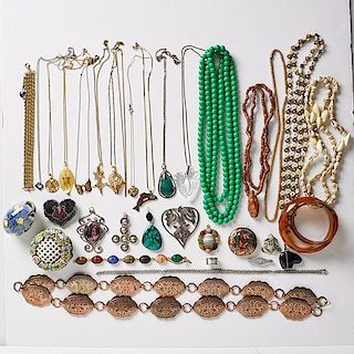 ASSORTED JEWELRY AND DECORATIVE ACCESSORIES